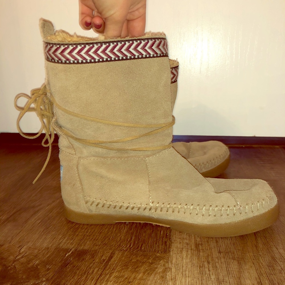 Toms tan suede boots